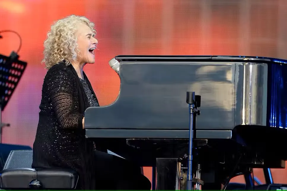 Carol King - Hyde Park in full voice