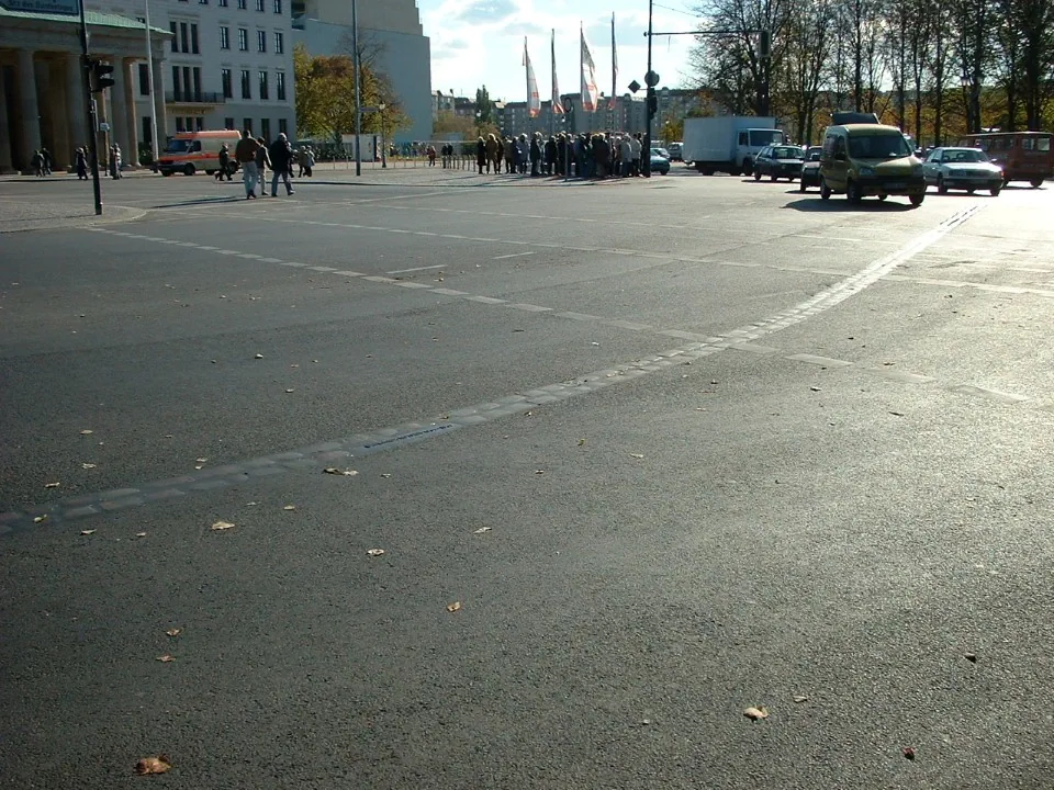 Berlin wall went thru intersectioin