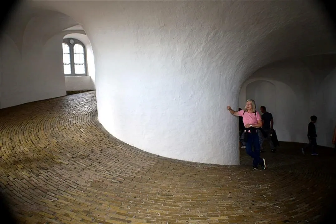 G19.1 the round tower wed 19 jul 27