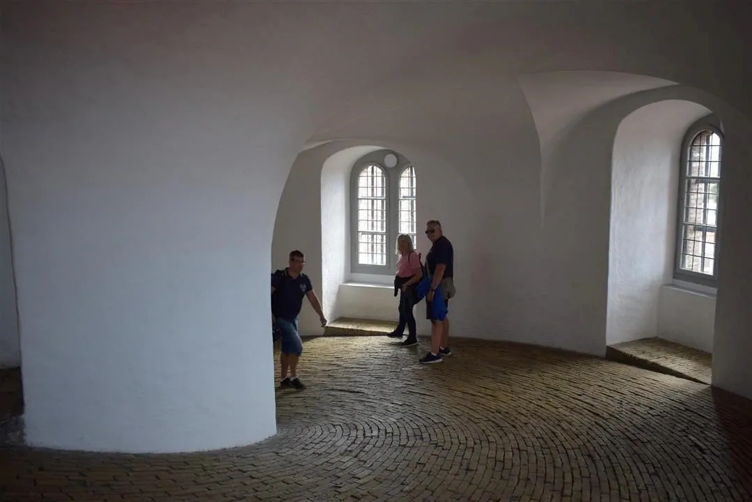 G19.1 the round tower wed 19 jul 28