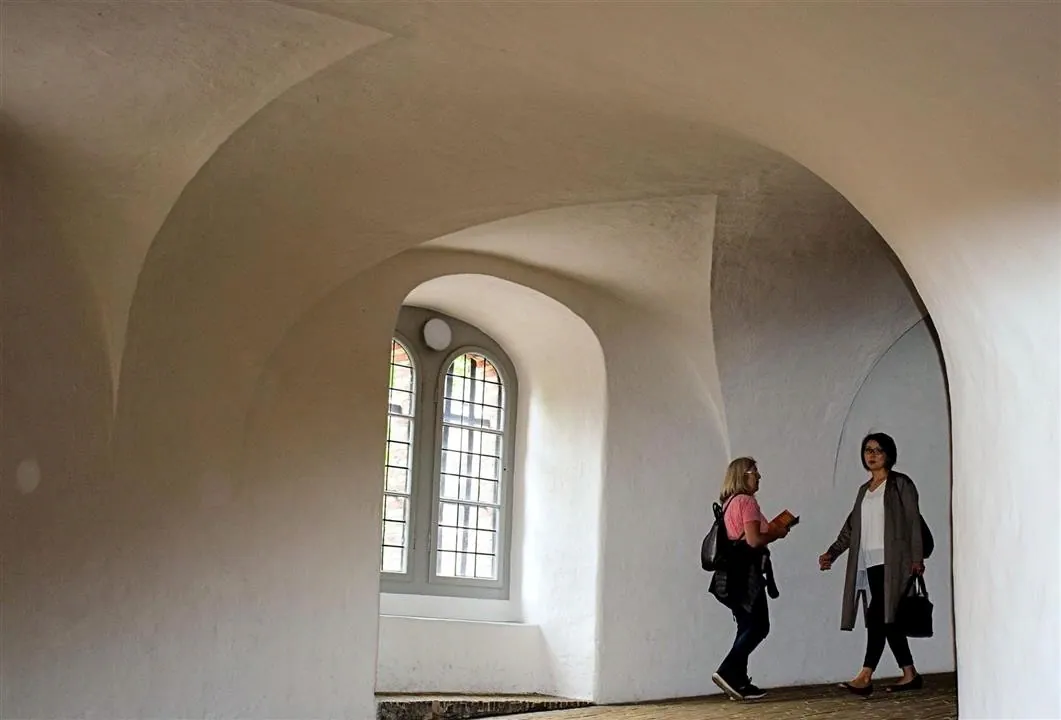 G19.1 the round tower wed 19 jul 9