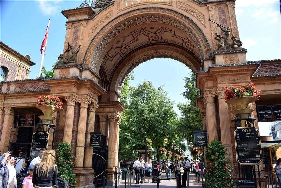 G19.3 tivoli gardens wed 19 jul 2