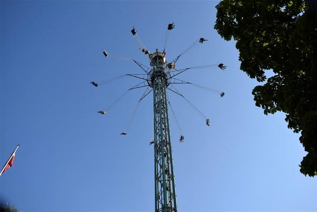 G19.4 tivoli gardens cont. wed19 jul 6