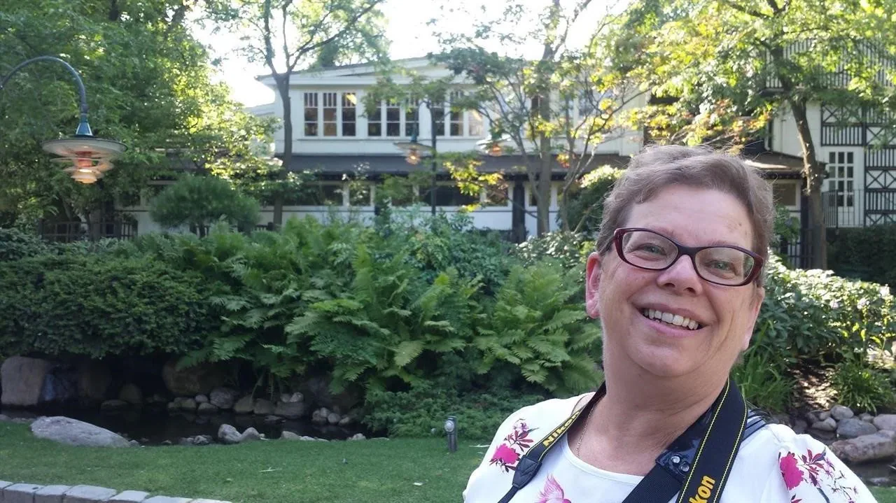 G19.5 tivoli gardens petes ph wed 19 jul 3