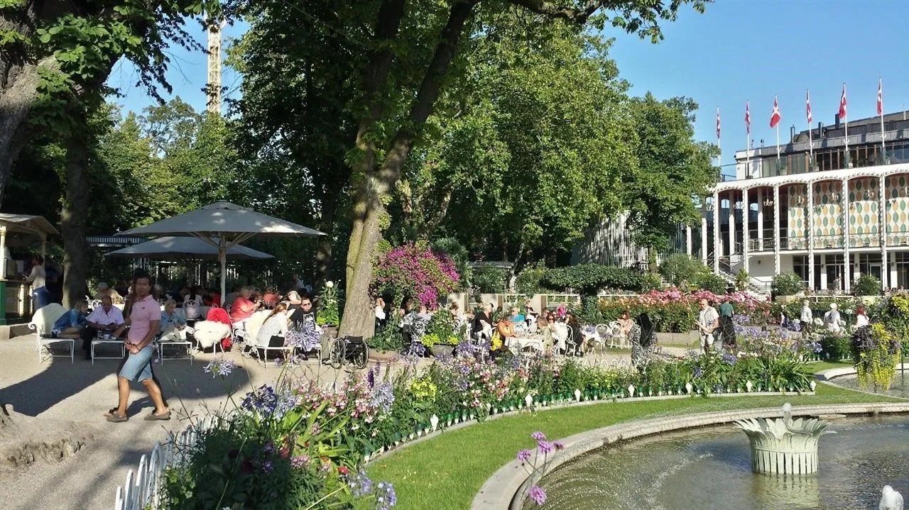 G19.5 tivoli gardens petes ph wed 19 jul 8