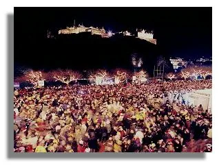 Partycrowdcastle1a